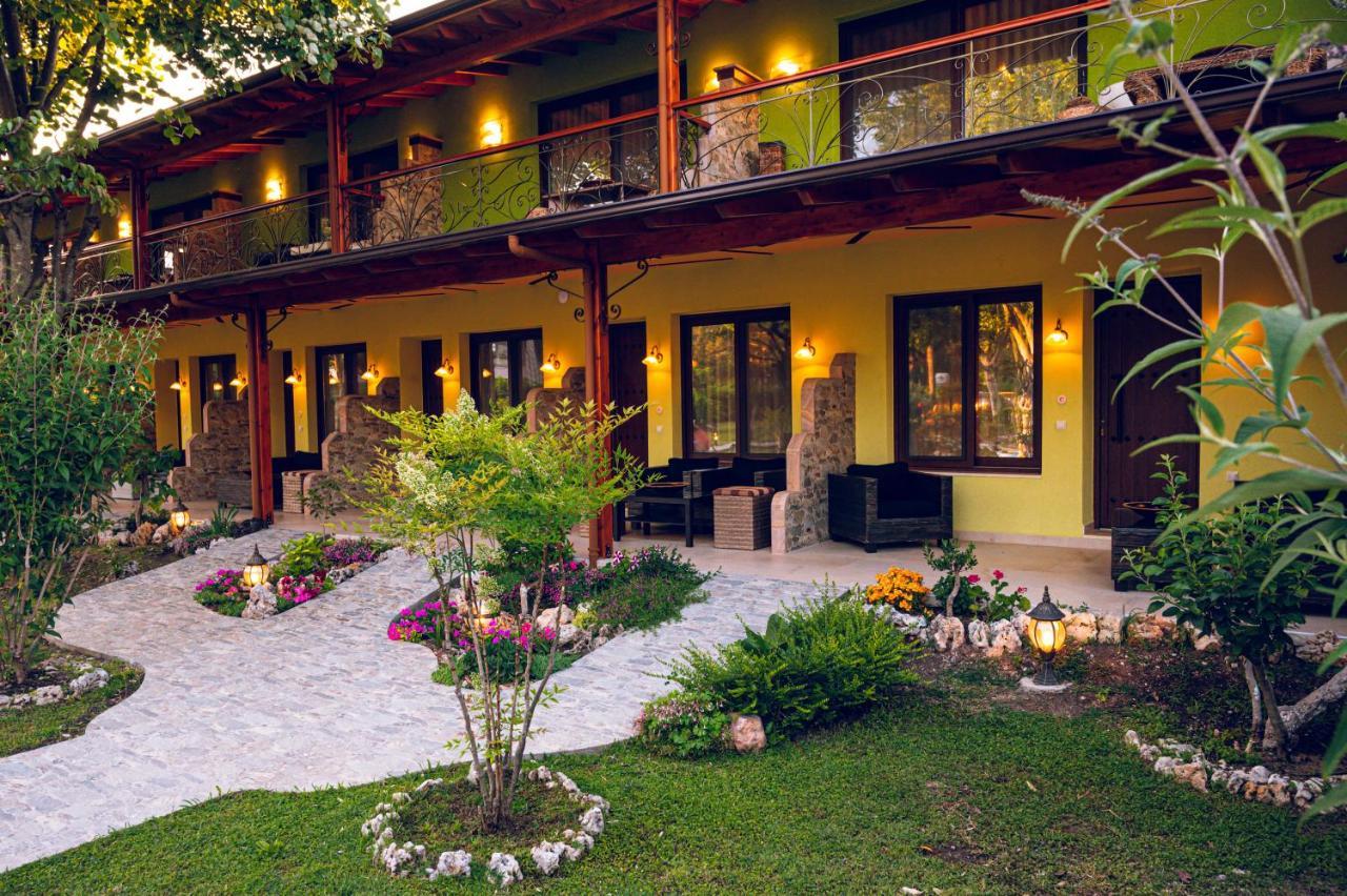 Simi Luxury Suites 플라카 리토코로우 외부 사진
